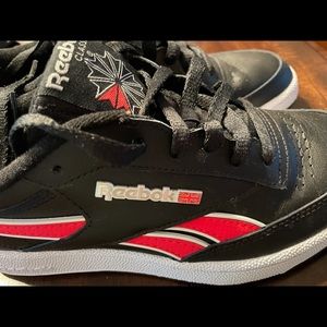 Reebok Classic Men 6.5 Black Sneaker